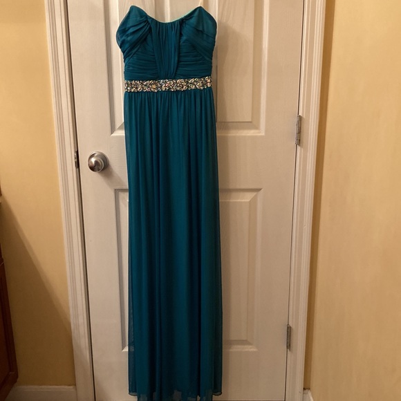 Prom Dress - Picture 2 of 8